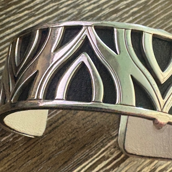 BRIGHTON Christo Moscow Cuff Bracelet - replaceable background color - Picture 4 of 16